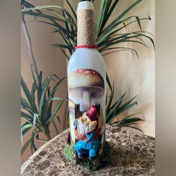 Mushroom, Gnome Lover Wine Bottle | Vase 3D Gnome Lover Wine Bottle Decor - Picture 2 of 10